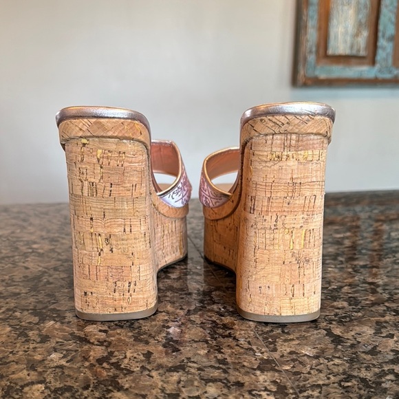 Guess Pink cork Wedge Sandals NWT - Picture 8 of 13